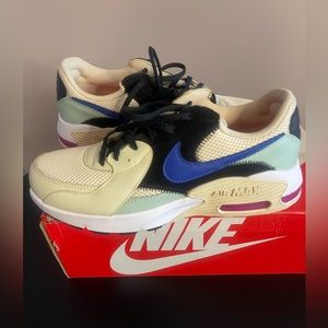 Nike women’s airmax sneaker beige , royal blue , light blue size 11